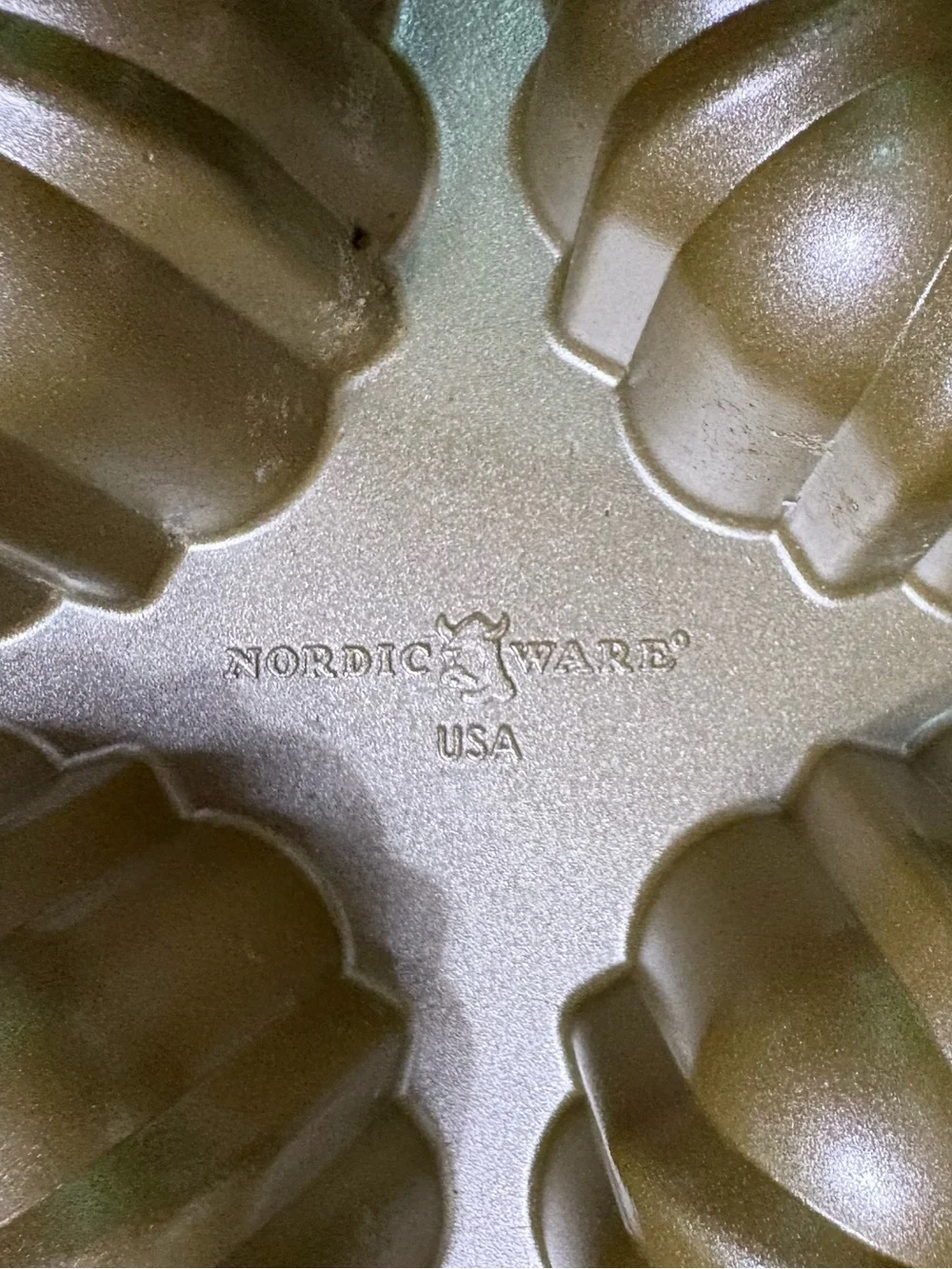 Nordic Ware Gold Anniversary 6-Cavity Mini Bundtlette Cake Pan Cast Aluminum
